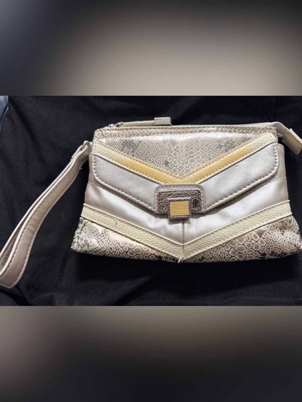 JLo Silver and Pale Yellow Faux Snakeskin Wristlet 3 Pockets Used Once 8”x5”